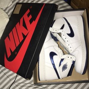 Air Jordan 1 Metallic Navy (GS) Size 4.5Y.